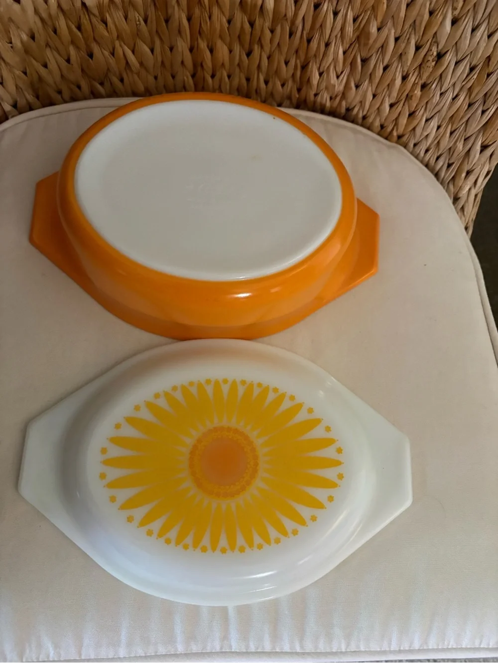 Pyrex Vintage 1.5 Qt Yellow Sunflower Ceramic Casserole Dish - Home Kitchen